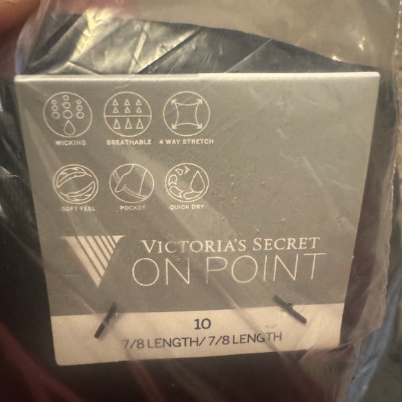 Victoria’s Secret On Point 7/8 pocket legging - Picture 4 of 5